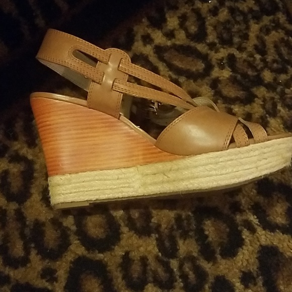 Barely worn Michael Kors Wedges - Picture 4 of 5